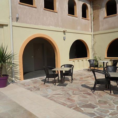Logis Hostellerie De L'Abbaye Льо Тороне Екстериор снимка