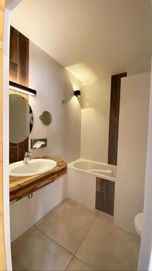 Logis Hostellerie De L'Abbaye Льо Тороне Екстериор снимка