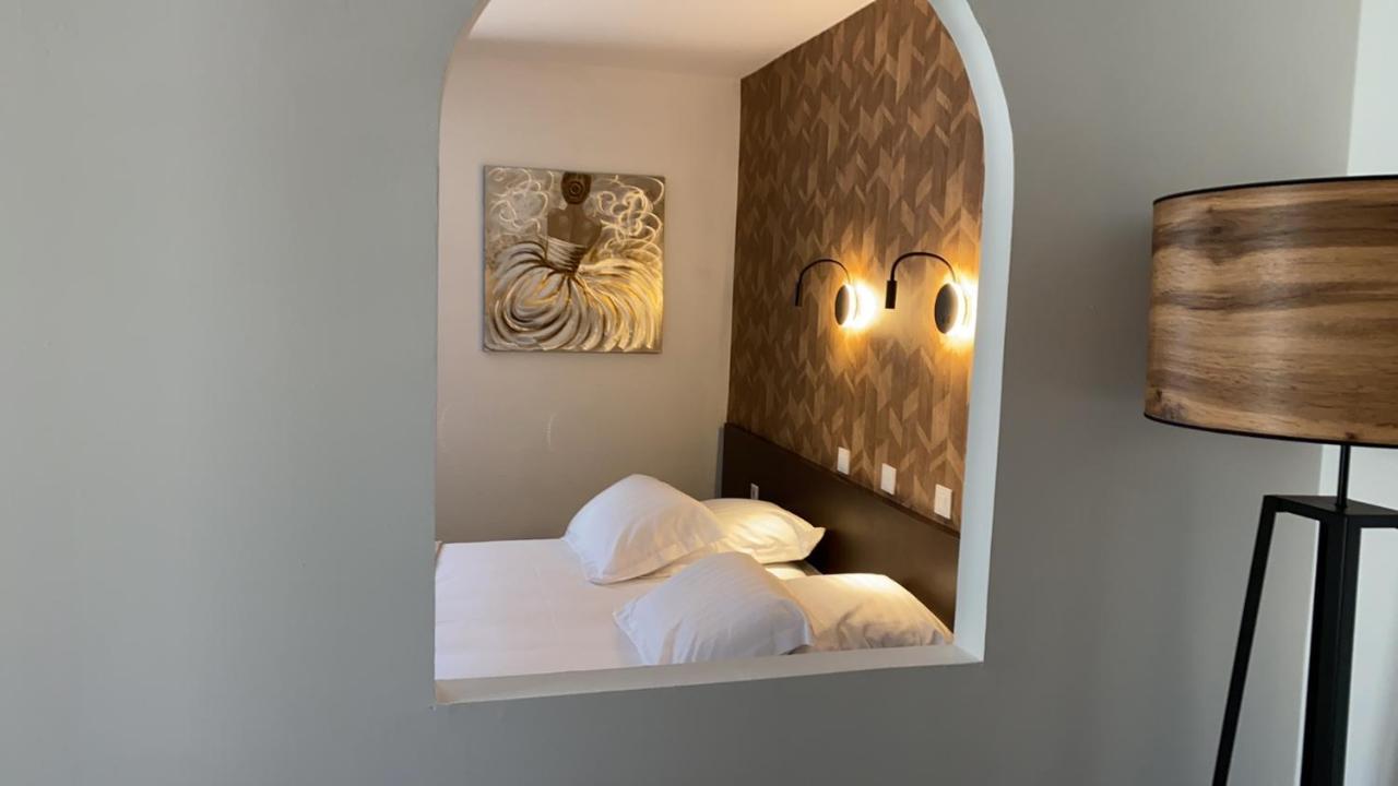 Logis Hostellerie De L'Abbaye Льо Тороне Екстериор снимка