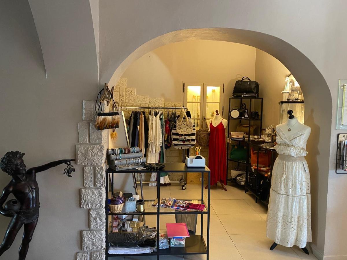 Logis Hostellerie De L'Abbaye Льо Тороне Екстериор снимка
