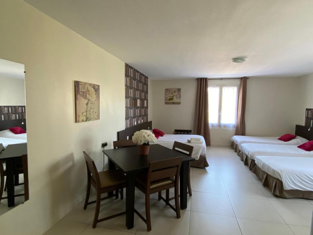 Logis Hostellerie De L'Abbaye Льо Тороне Екстериор снимка