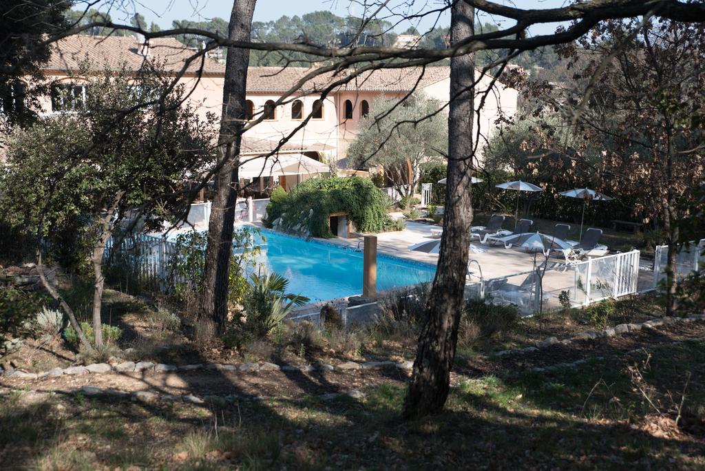 Logis Hostellerie De L'Abbaye Льо Тороне Екстериор снимка