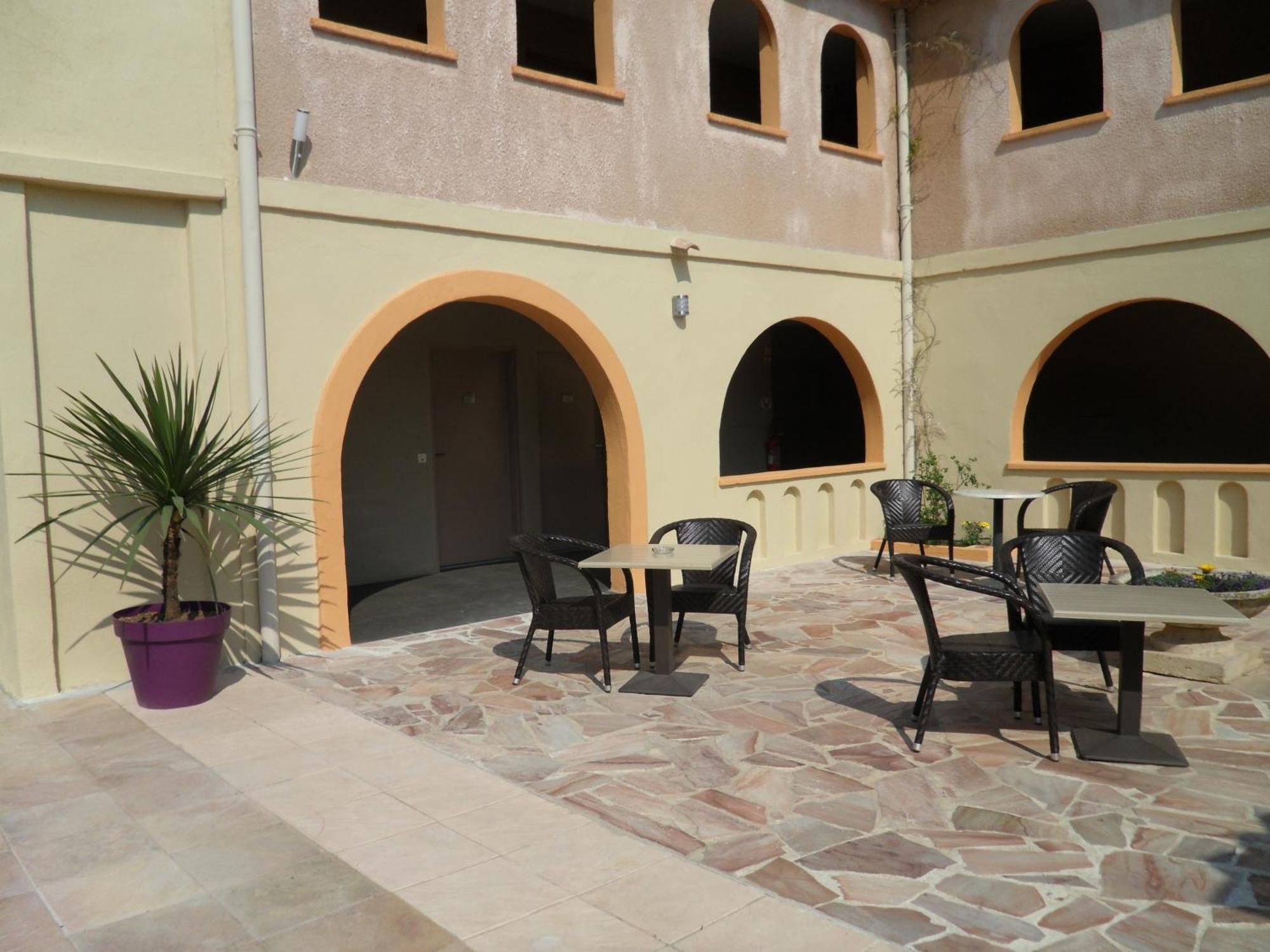 Logis Hostellerie De L'Abbaye Льо Тороне Екстериор снимка