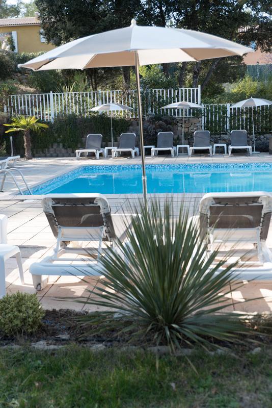 Logis Hostellerie De L'Abbaye Льо Тороне Екстериор снимка