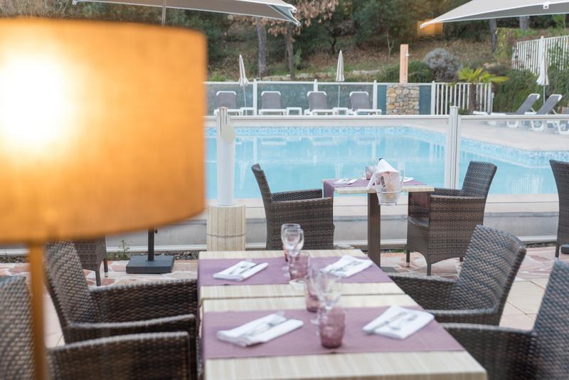 Logis Hostellerie De L'Abbaye Льо Тороне Екстериор снимка