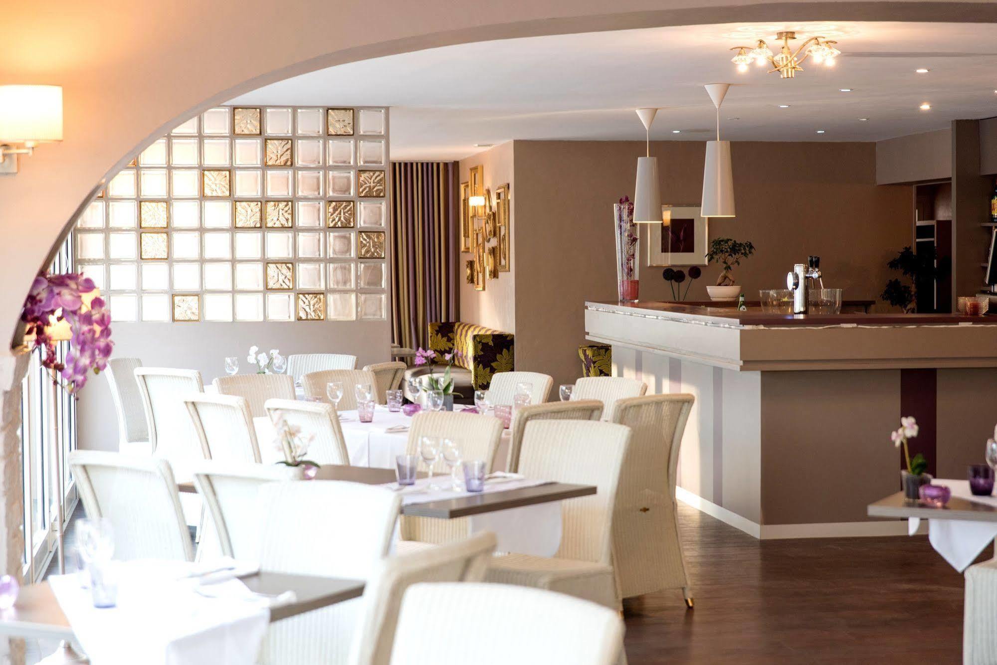 Logis Hostellerie De L'Abbaye Льо Тороне Екстериор снимка