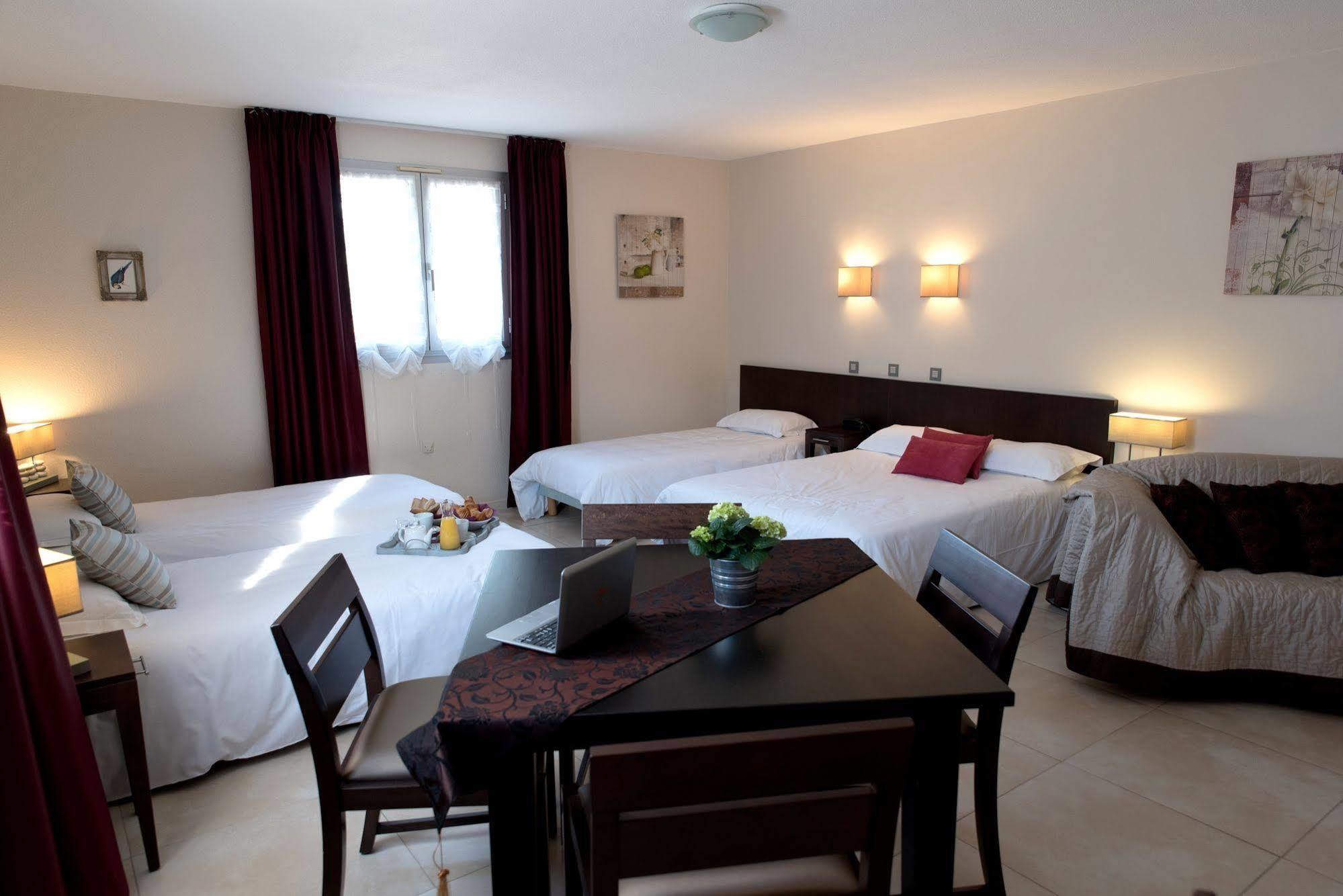 Logis Hostellerie De L'Abbaye Льо Тороне Екстериор снимка