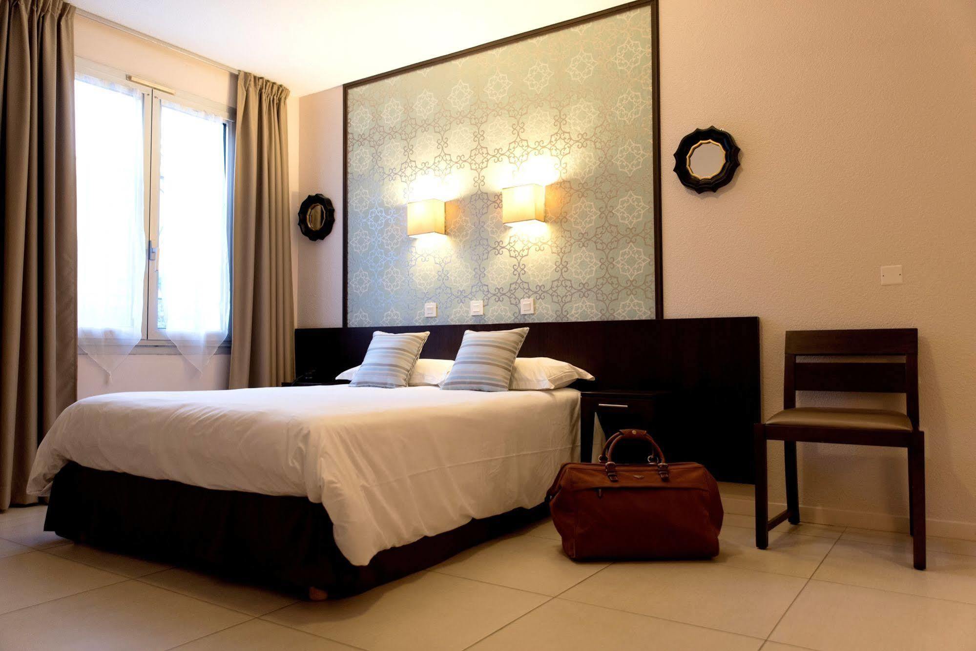 Logis Hostellerie De L'Abbaye Льо Тороне Екстериор снимка